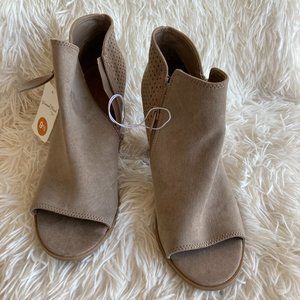 Universal Thread Co Journee collection booties 9.5